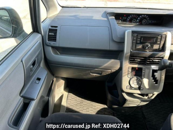 Used 2010 AT toyota noah ZRR70G Image[19]