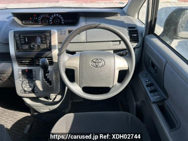 Used 2010 AT toyota noah ZRR70G Image[20]