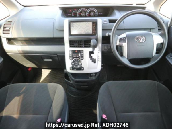 Used 2010 AT toyota noah ZRR70G Image[19]