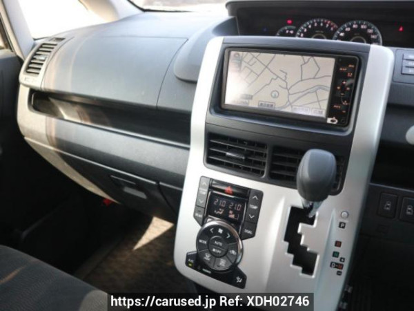 Used 2010 AT toyota noah ZRR70G Image[27]