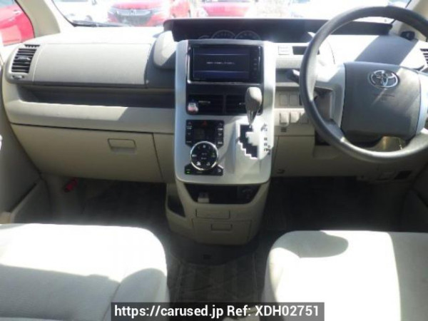 Used 2010 AT toyota noah ZRR70G Image[16]