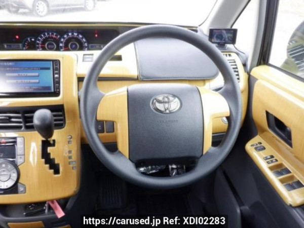 Used 2007 AT toyota noah ZRR70G Image[19]