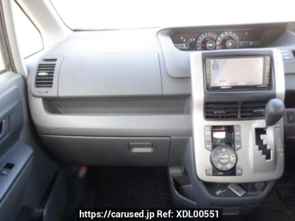 Used 2007 AT toyota noah ZRR70G Image[18]