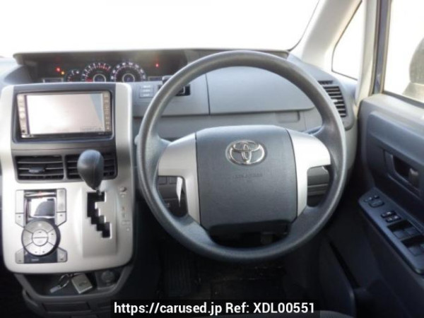 Used 2007 AT toyota noah ZRR70G Image[19]