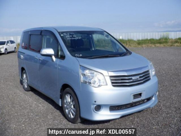 Used 2011 AT toyota noah ZRR70G Image[0]