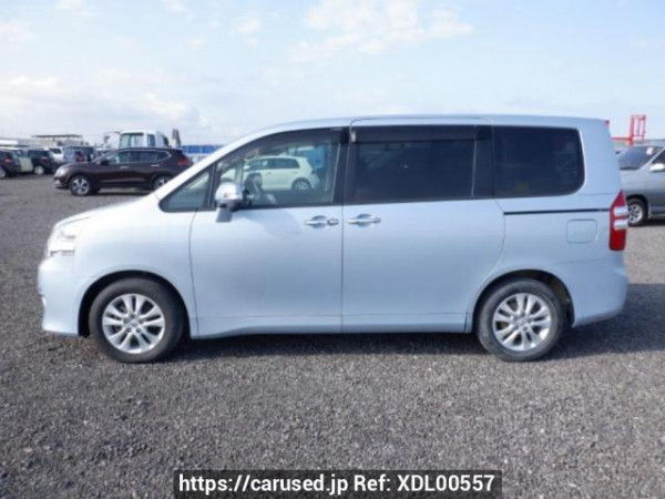 Used 2011 AT toyota noah ZRR70G Image[3]