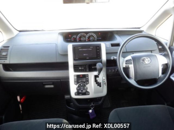 Used 2011 AT toyota noah ZRR70G Image[17]