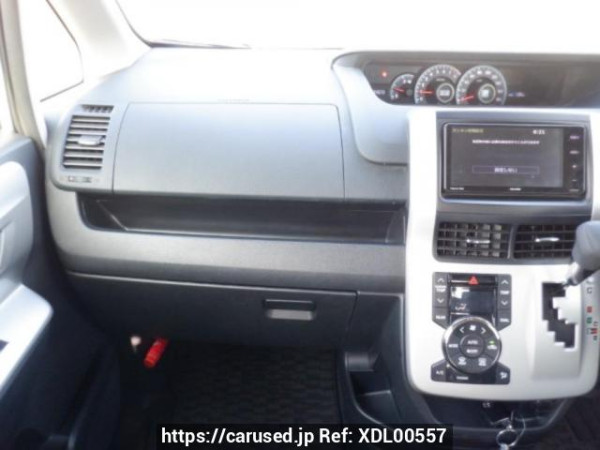Used 2011 AT toyota noah ZRR70G Image[18]