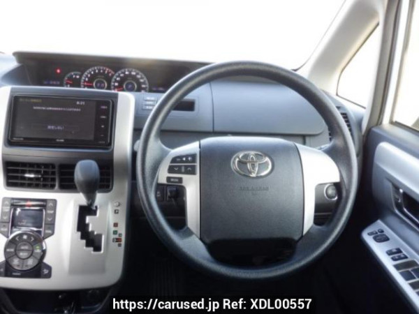 Used 2011 AT toyota noah ZRR70G Image[19]