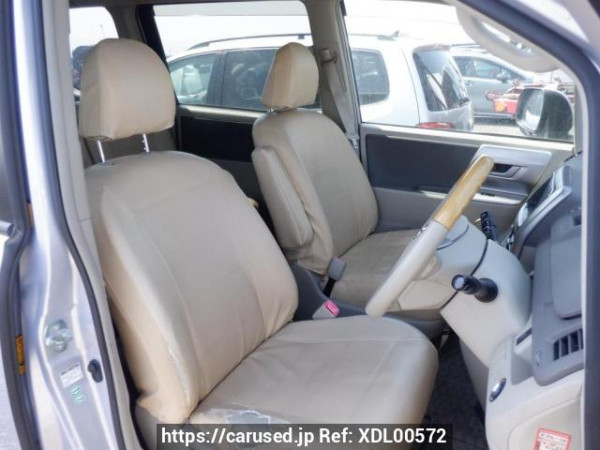 Used 2010 AT toyota noah ZRR70W Image[12]