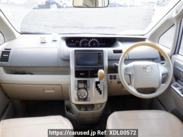 Used 2010 AT toyota noah ZRR70W Image[17]