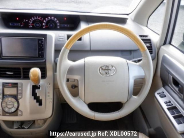 Used 2010 AT toyota noah ZRR70W Image[19]