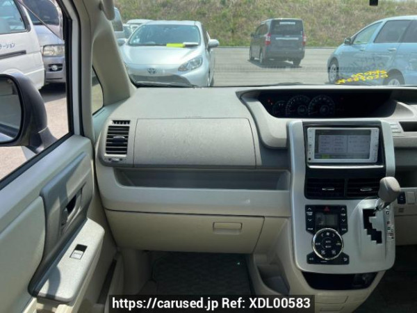 Used 2012 AT toyota noah ZRR70G Image[21]