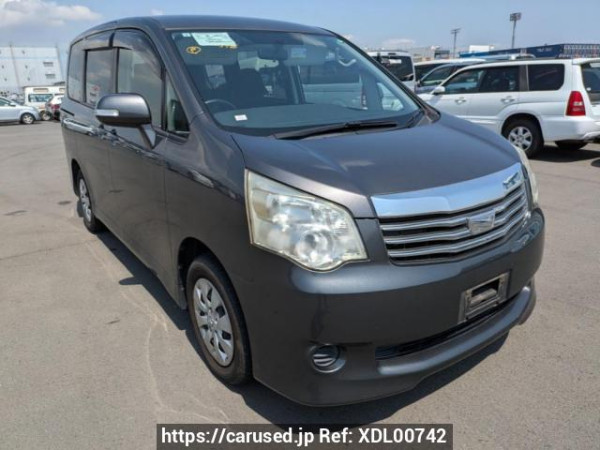 Used 2011 AT toyota noah ZRR70G Image[0]
