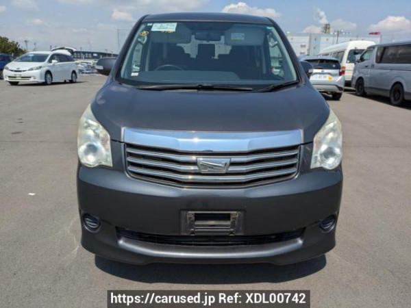 Used 2011 AT toyota noah ZRR70G Image[1]