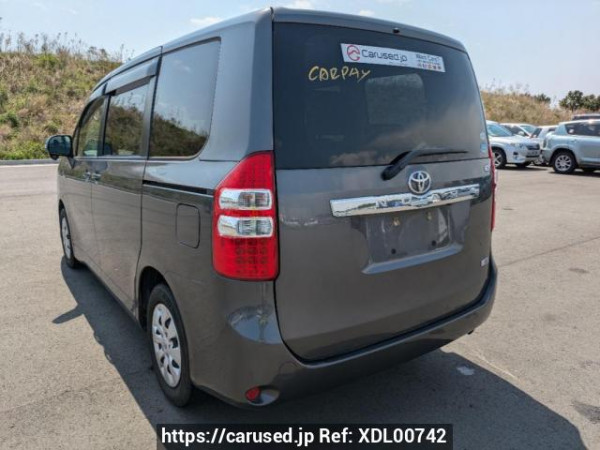 Used 2011 AT toyota noah ZRR70G Image[4]
