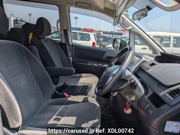 Used 2011 AT toyota noah ZRR70G Image[11]