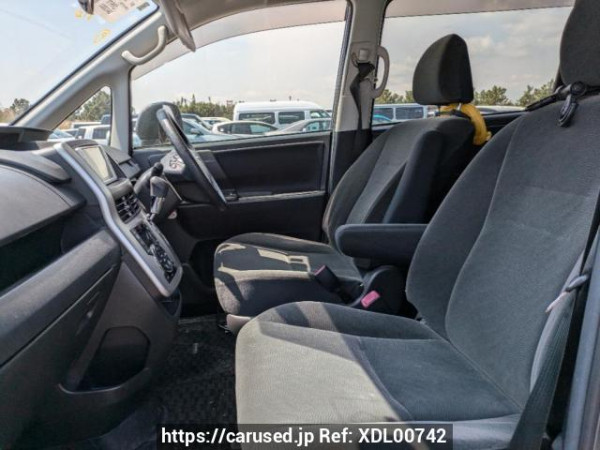 Used 2011 AT toyota noah ZRR70G Image[12]