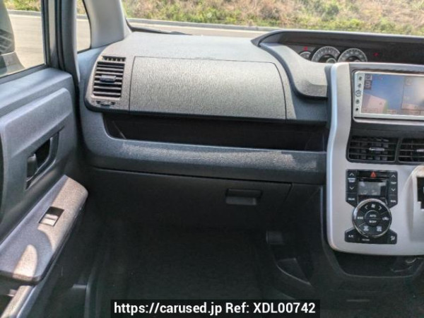 Used 2011 AT toyota noah ZRR70G Image[18]