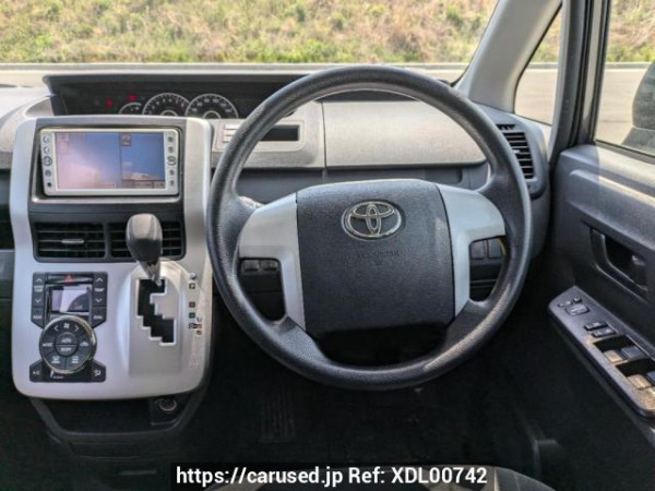 Used 2011 AT toyota noah ZRR70G Image[19]