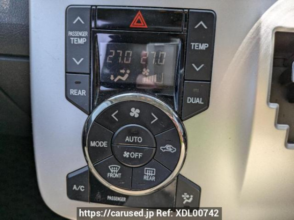 Used 2011 AT toyota noah ZRR70G Image[23]