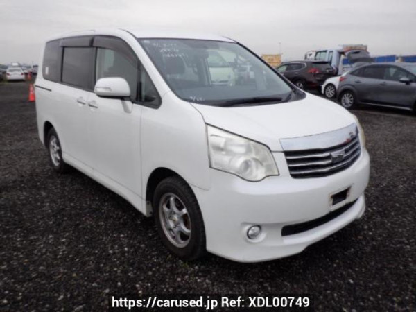 Used 2011 AT toyota noah ZRR70G Image[0]