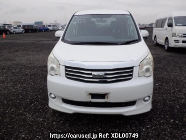 Used 2011 AT toyota noah ZRR70G Image[1]