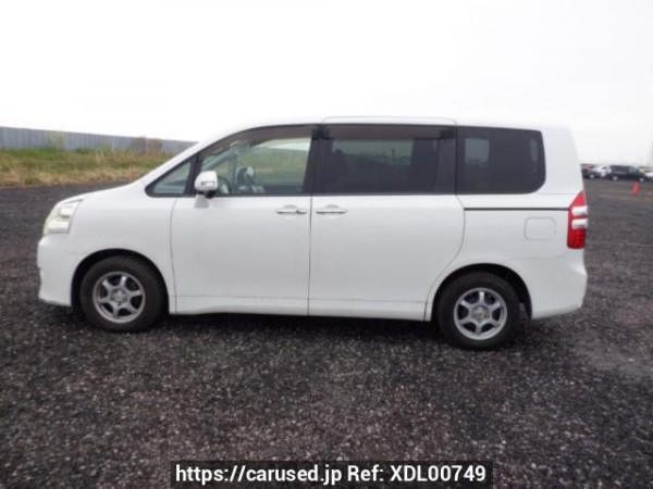 Used 2011 AT toyota noah ZRR70G Image[3]