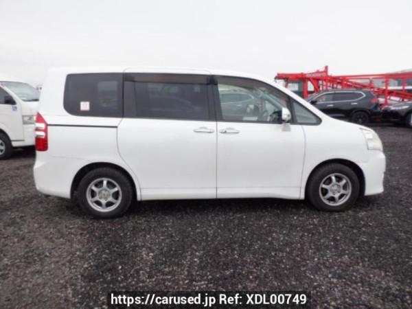 Used 2011 AT toyota noah ZRR70G Image[7]