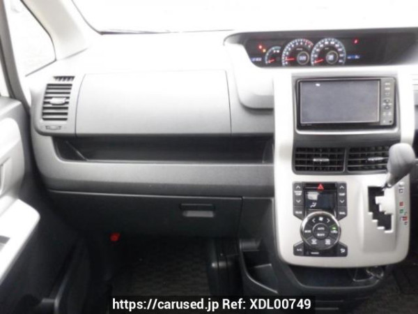 Used 2011 AT toyota noah ZRR70G Image[18]