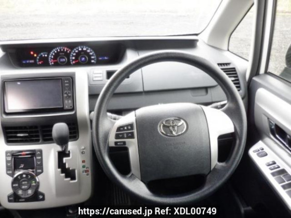 Used 2011 AT toyota noah ZRR70G Image[19]