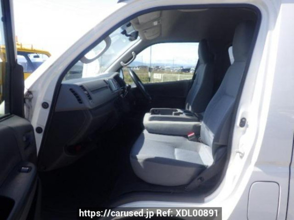 Used 2007 AT toyota regiusace-van TRH200K Image[12]