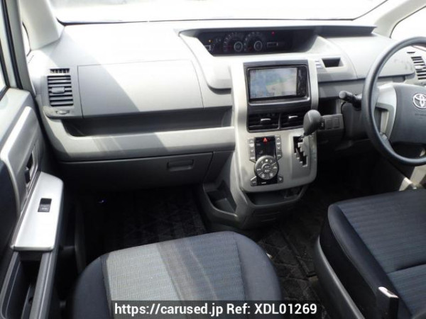 Used 2008 AT toyota voxy ZRR70G Image[17]