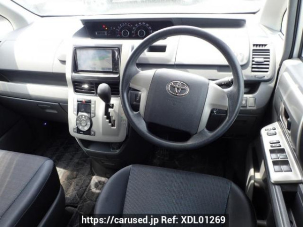 Used 2008 AT toyota voxy ZRR70G Image[18]