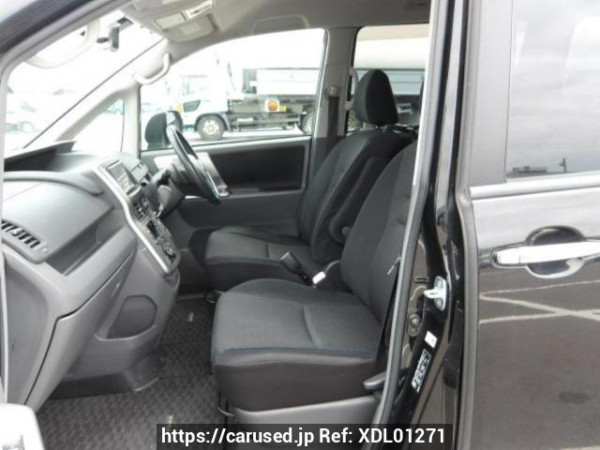 Used 2008 AT toyota voxy ZRR70W Image[12]