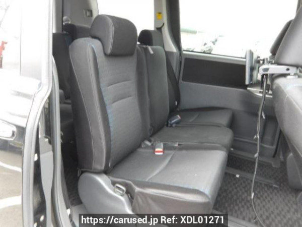 Used 2008 AT toyota voxy ZRR70W Image[13]