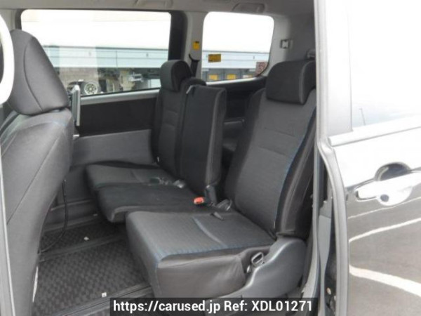Used 2008 AT toyota voxy ZRR70W Image[14]