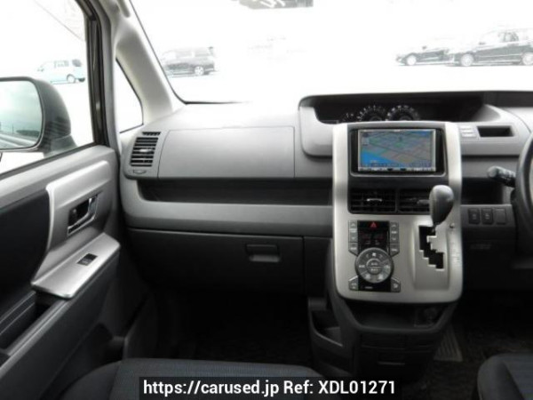 Used 2008 AT toyota voxy ZRR70W Image[17]