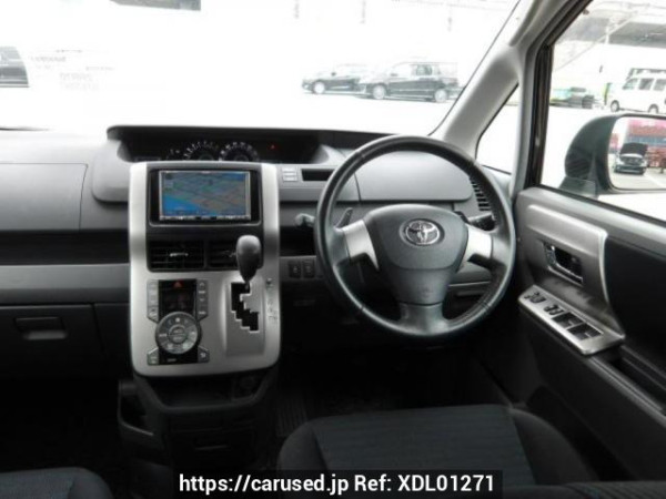 Used 2008 AT toyota voxy ZRR70W Image[18]