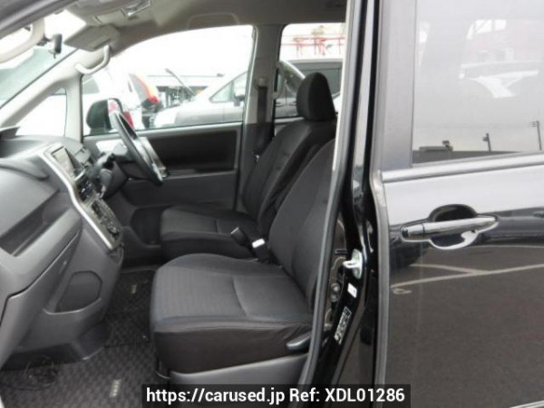 Used 2009 AT toyota voxy ZRR70W Image[12]