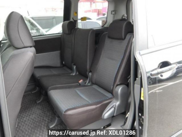 Used 2009 AT toyota voxy ZRR70W Image[14]