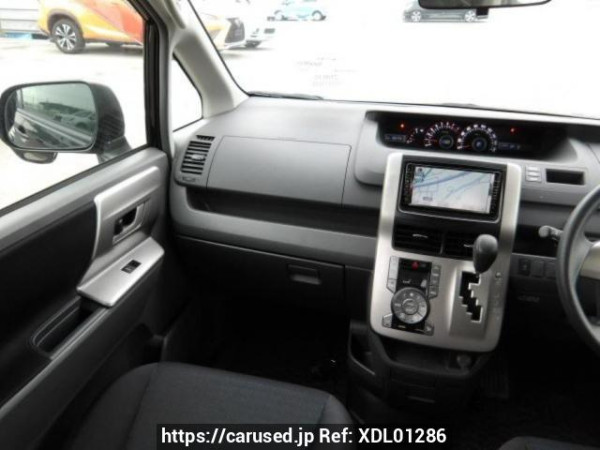 Used 2009 AT toyota voxy ZRR70W Image[17]