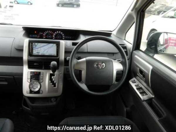 Used 2009 AT toyota voxy ZRR70W Image[18]