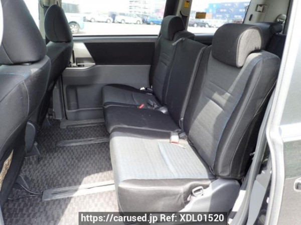 Used 2007 AT toyota voxy ZRR70W Image[14]