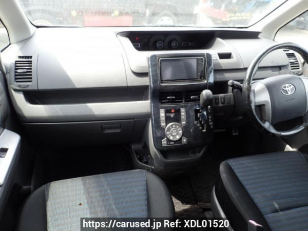 Used 2007 AT toyota voxy ZRR70W Image[16]
