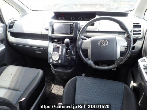 Used 2007 AT toyota voxy ZRR70W Image[17]