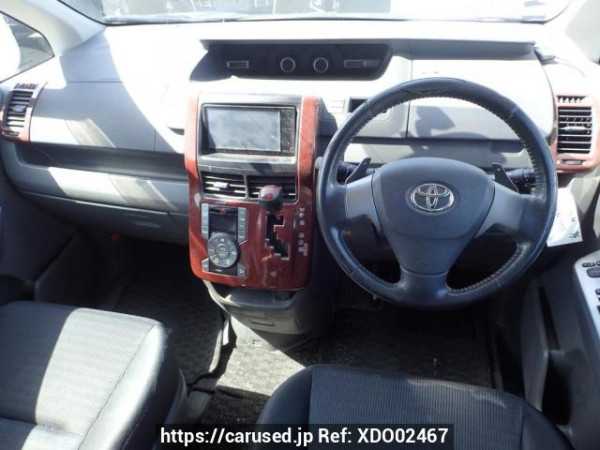 Used 2008 AT toyota voxy ZRR70W Image[16]