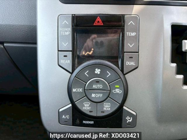 Used 2008 AT toyota voxy ZRR70W Image[27]