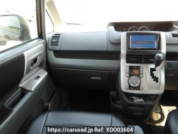 Used 2007 AT toyota voxy ZRR70W Image[17]