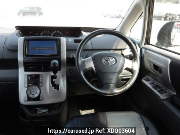 Used 2007 AT toyota voxy ZRR70W Image[18]